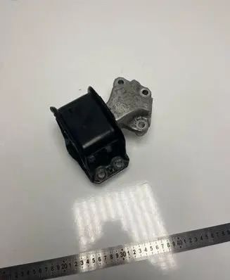 Citroen Berlingo Engine mount bracket 9636583980