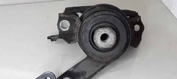 Toyota Avensis T250 Engine mount bracket
