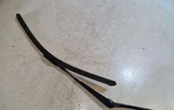 Mercedes-Benz E W212 Front wiper blade arm 3392125718