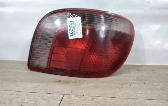 Toyota Avensis T220 Rear/tail lights