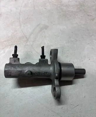 Audi A6 S6 C5 4B Master brake cylinder 151973