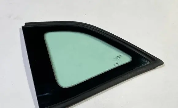 Dodge Challenger Side middle window/glass SZYBAKAROSCHALL