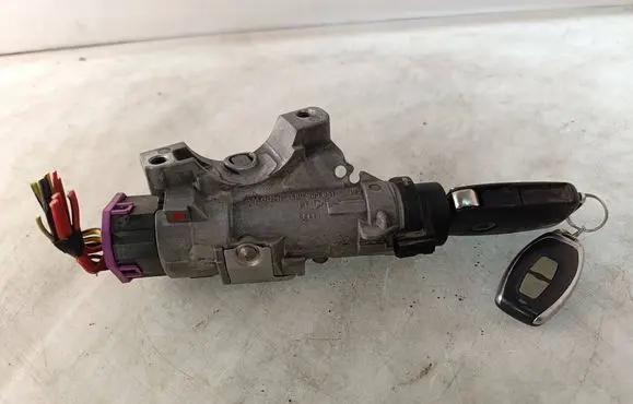 Volkswagen PASSAT B5.5 Ignition lock 4B0905851G