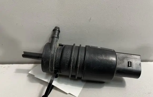 BMW X3 F25 Windscreen/windshield washer pump 7388343