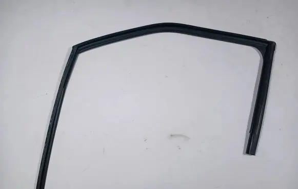 Ford Flex Rubber seal front door window/glass 