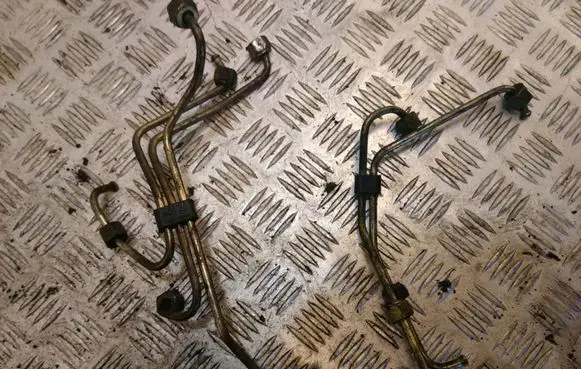 Volvo V70 Fuel line pipe 33023