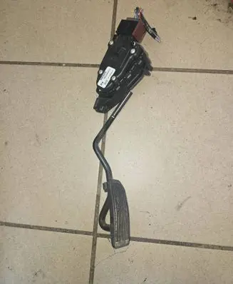 Nissan Primera Accelerator throttle pedal 18002AU410 6PV00862001