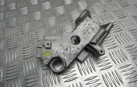 Mercedes-Benz C AMG W205 Engine mounting bracket A6510941627 VD11956