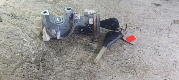 Subaru Legacy Ignition lock 88215AG000 X1T25971