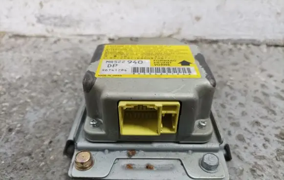 Mitsubishi L200 Airbag control unit/module
