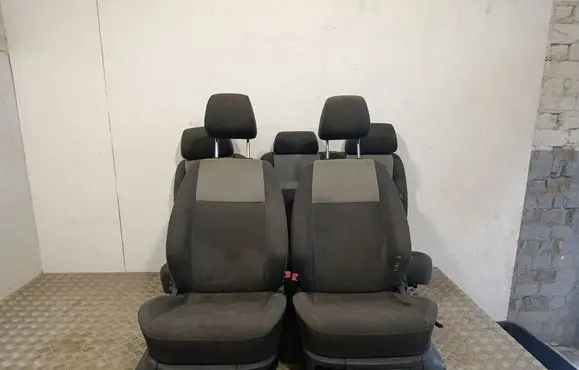 Volkswagen Caddy Seat set 2K0881105C