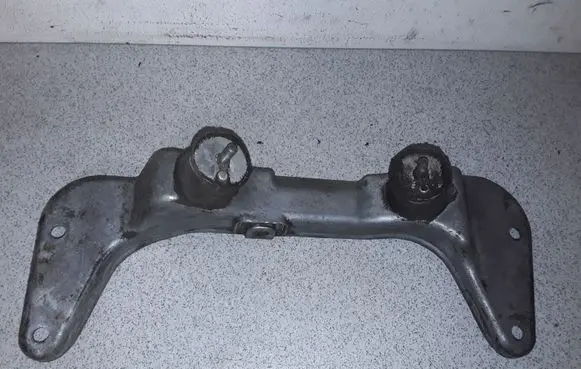 BMW 3 E36 Gear shift cable bracket 1141833