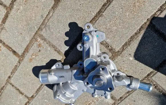 Opel Astra H Water pump 1334145