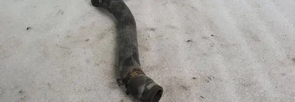 Volkswagen PASSAT B3 Engine coolant pipe/hose 357121101B