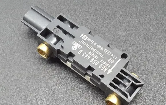 Audi A4 S4 B7 8E 8H Airbag deployment crash/impact sensor 8E0959643B
