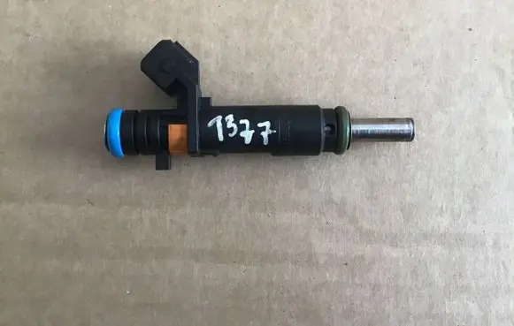 Opel Insignia A Fuel injector 5553806 A179C07362