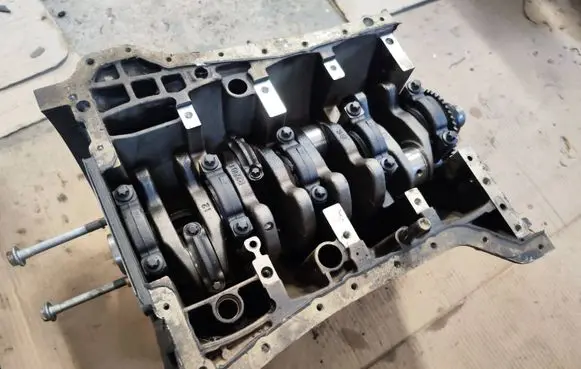 Mercedes-Benz C W203 Engine block R2710101505 2710101505