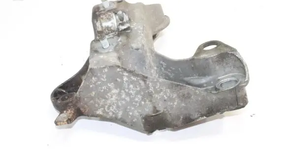 Audi A4 S4 B7 8E 8H Engine mounting bracket 8E0199352N