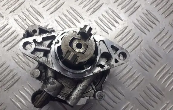 Opel Corsa C Vacuum pump 73501167