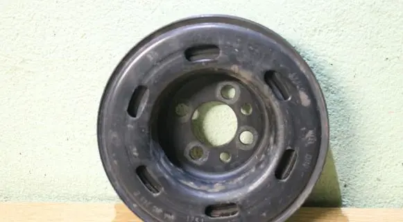 Audi A3 S3 8P Crankshaft pulley 06A105243E
