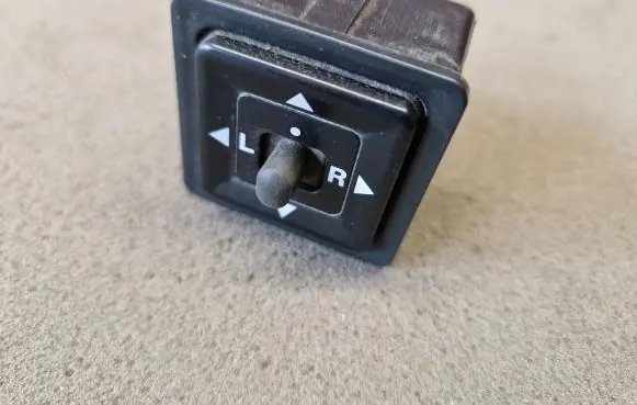 Wing mirror switch