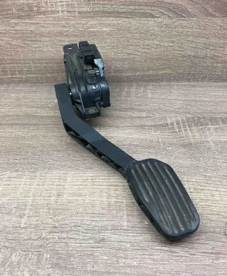 Volvo V70 Accelerator throttle pedal 30683515 6PV008537