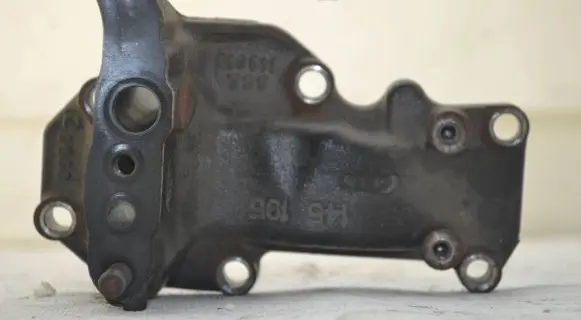 Engine mounting bracket