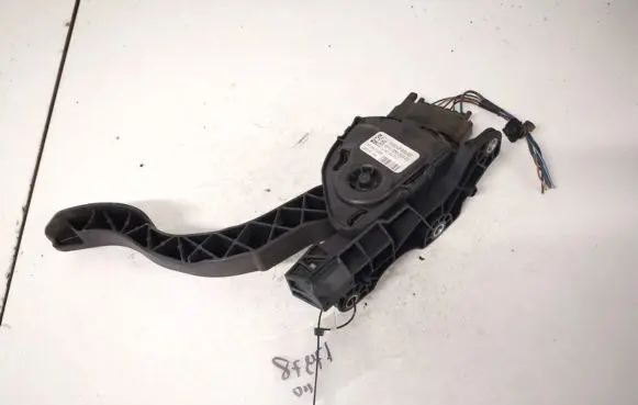 Volvo V70 Accelerator throttle pedal 6g929f836bd 6g92-9f836-bd