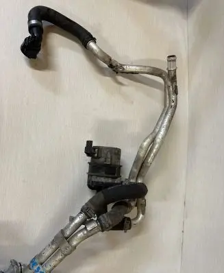 Porsche Cayenne (92A) Intercooler pipe mounting bracket 