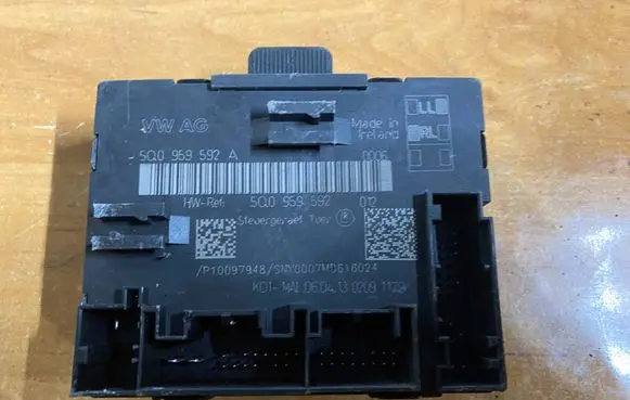 Audi A3 S3 8V Door control unit/module 5Q0959592A 5Q0959592