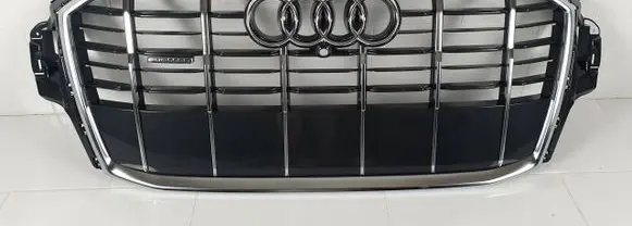 Audi Q7 4M Front bumper upper radiator grill 4M0853651