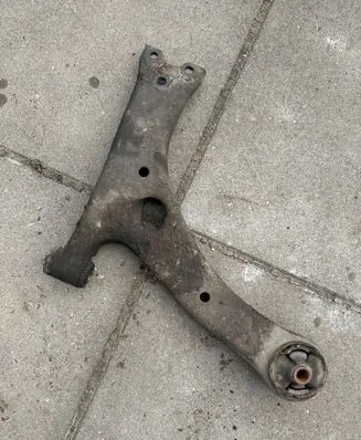 Toyota Avensis T250 Front lower control arm/wishbone