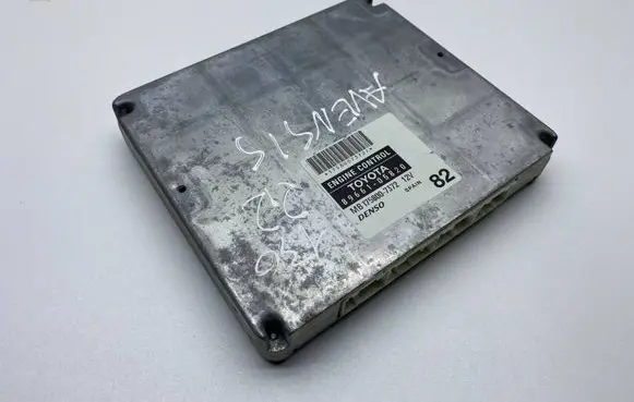 Toyota Avensis T250 Engine control unit/module 89661 05820 175800 7372