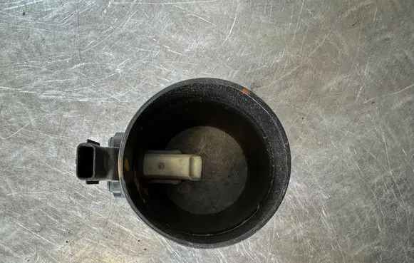 Renault Master III Mass air flow meter 8200914647
