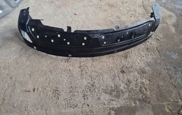 Front bumper lip