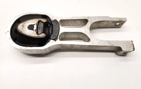 Peugeot 208 Engine mount bracket 9826527880