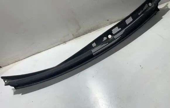 Honda FR-V Wiper trim