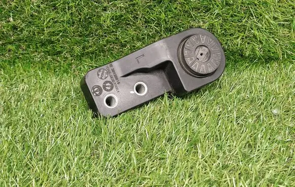 Chevrolet Cruze II Radiator mount bracket 39120015