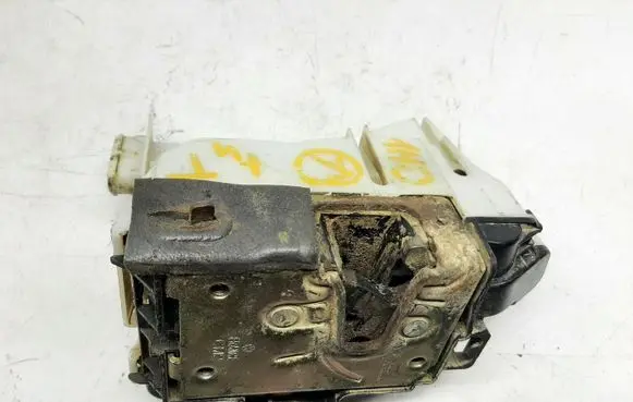 Volkswagen Golf III Rear door lock 1H4839016C