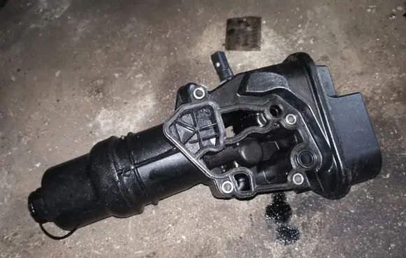 Volkswagen Eos Oil filter mounting bracket 06F115397H