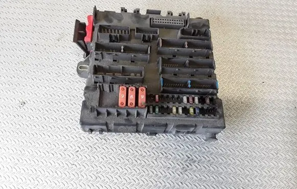 Opel Signum Fuse module 13112914 519049027