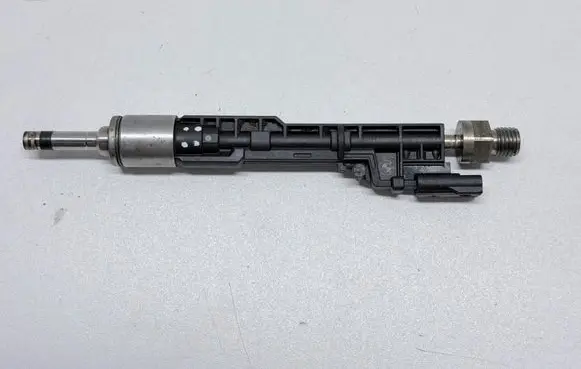 BMW 3 F30 F35 F31 Fuel injector 7639994 13647639994