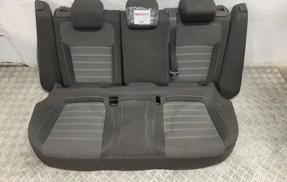 Opel Insignia A Second row seats 