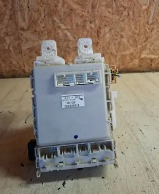Toyota Prius (NHW20) Power management control unit 8L032066 8273047300 9712B