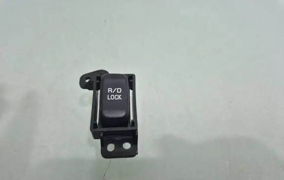 Mitsubishi Pajero Differential lock switch 