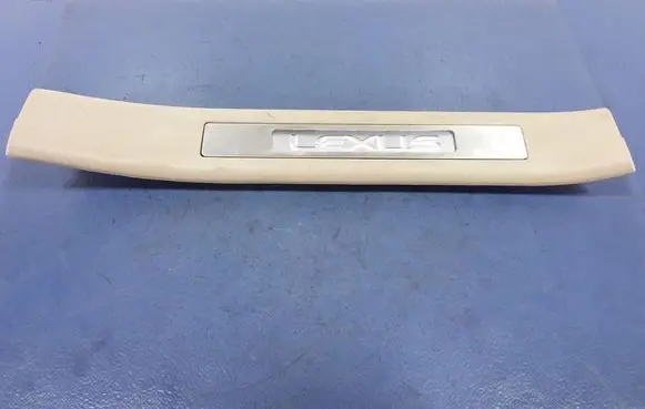 Cadillac SRX Foot area side trim 6793048021