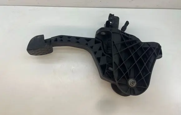 Volkswagen PASSAT B6 Clutch pedal 3C1721059AA