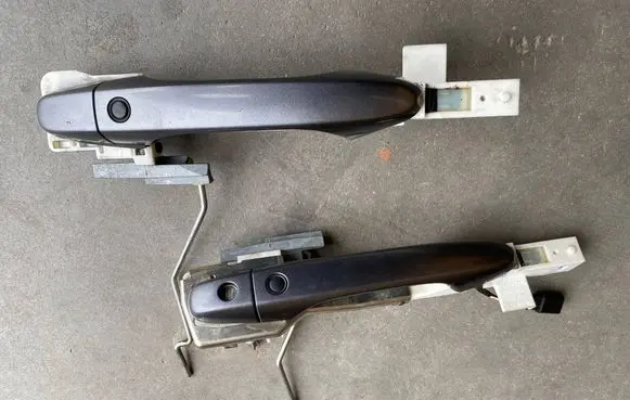 Honda CR-V Front door exterior handle