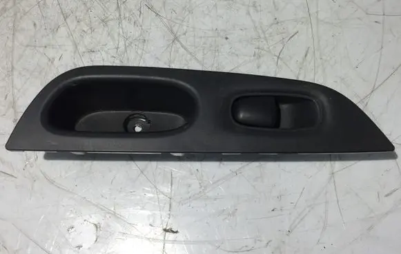 Nissan X-Trail T32 Electric window control switch 829604CE0A