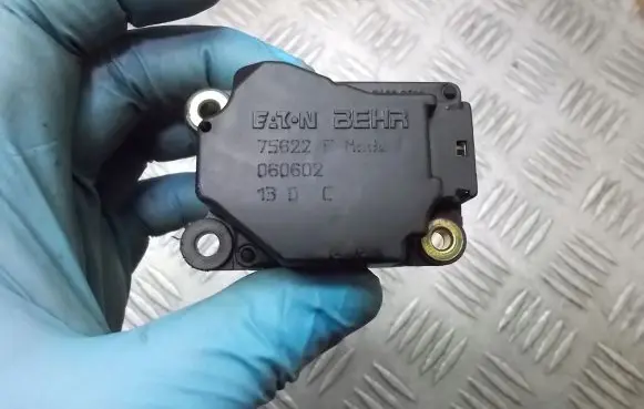 Volvo S60 A/C air flow flap actuator/motor 75622